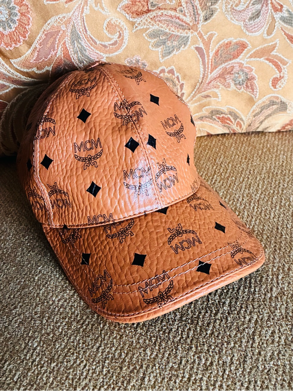 MCM Classic  cap visetos cognac